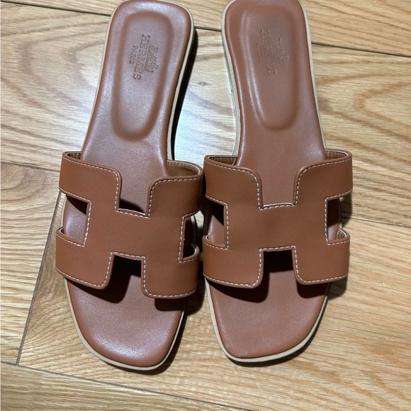 H Sandals - Picture 4 of 4